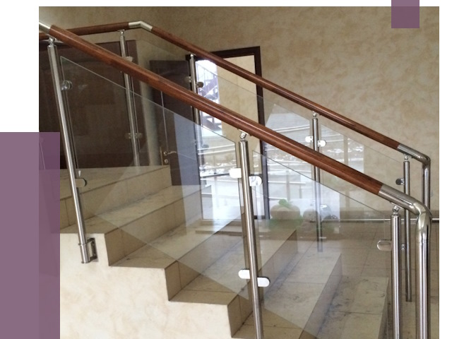 Комбинированные перила из металла и дерева в Иванове